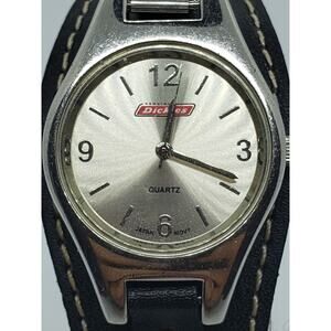 Dickies LDX766WMTT 032. Women's watch with leather band.